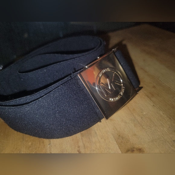 Michael kors brand belt - Picture 4 of 9